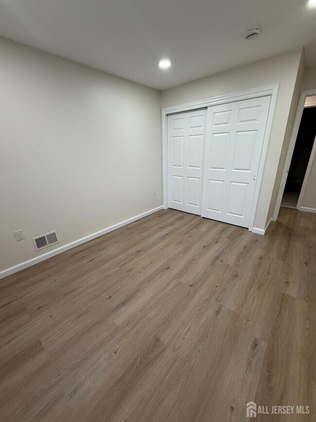 Building Photo - 32 Columbus Dr