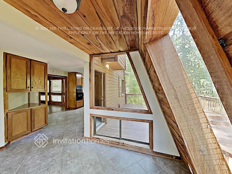 Building Photo - 2955 Pond View Ct