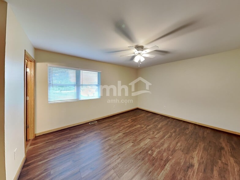 Building Photo - 204 Inverness Trl