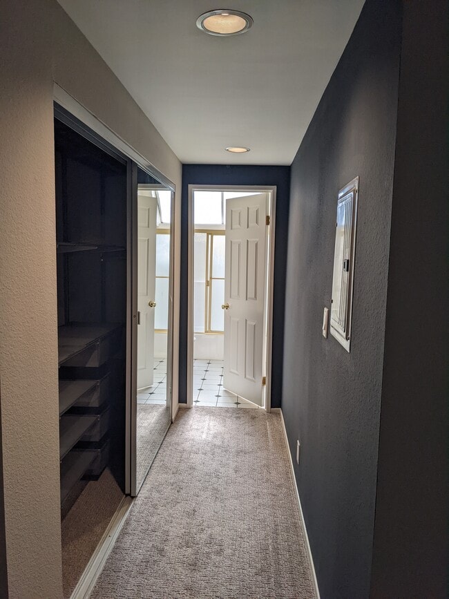 Master hall - 1097 Blanche St