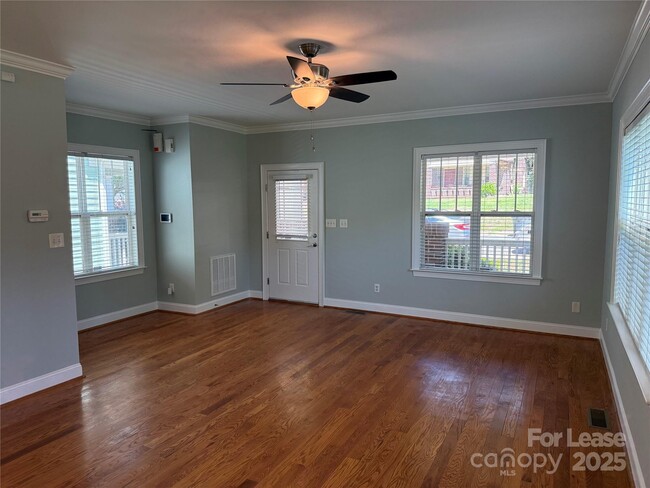 Building Photo - 311 Woodvale Pl