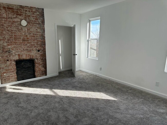 Building Photo - 3 br, 2.5 bath House - 417 E Burgess