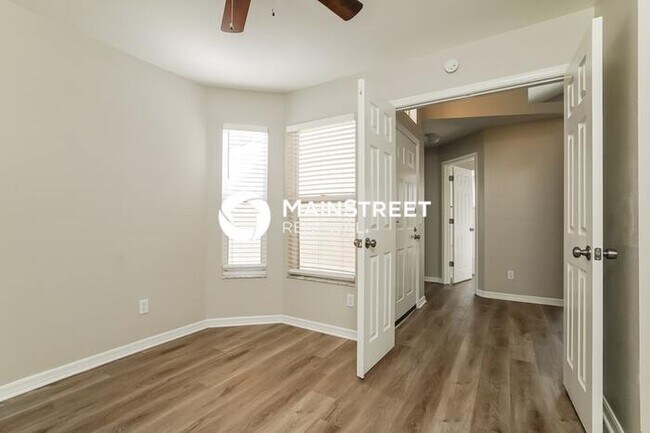 Building Photo - 3 Bedroom Pet-Friendly Home in Fort Myers, FL with Main Street Renewal