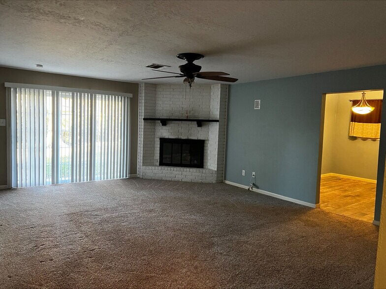 Building Photo - 835 Chatwood Dr