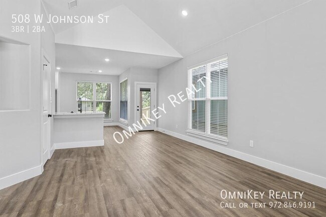 Building Photo - 508 W Johnson St