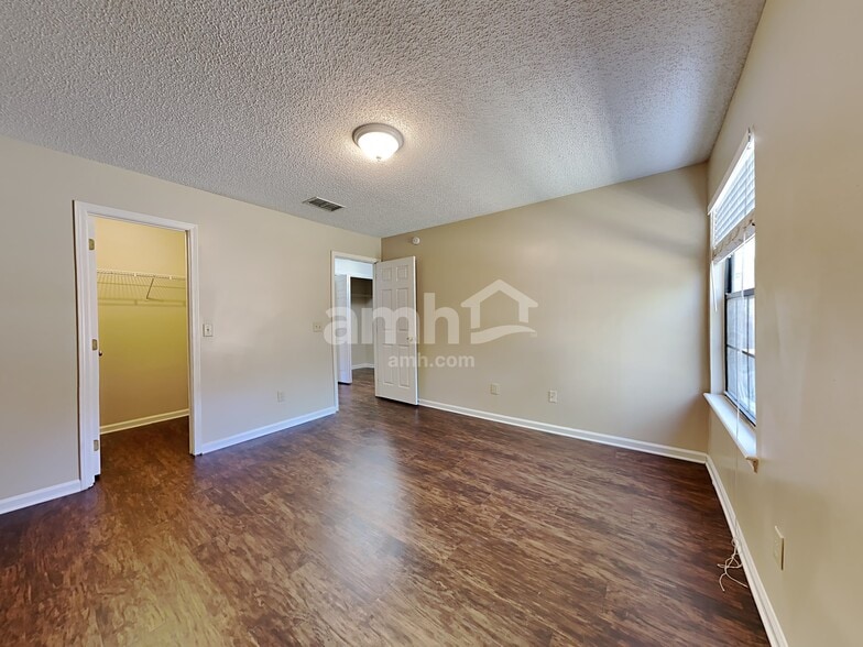 Building Photo - 7765 Spring Branch Dr N