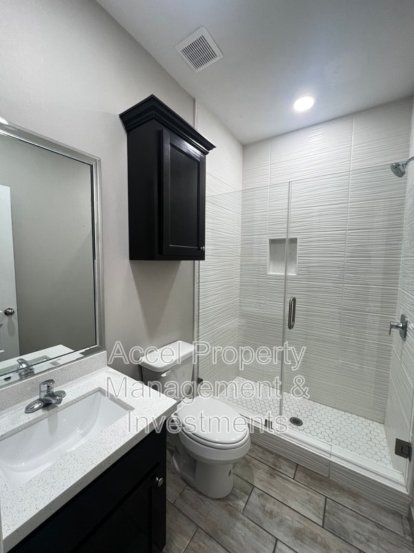 Building Photo - 1327 W Garfield Ave