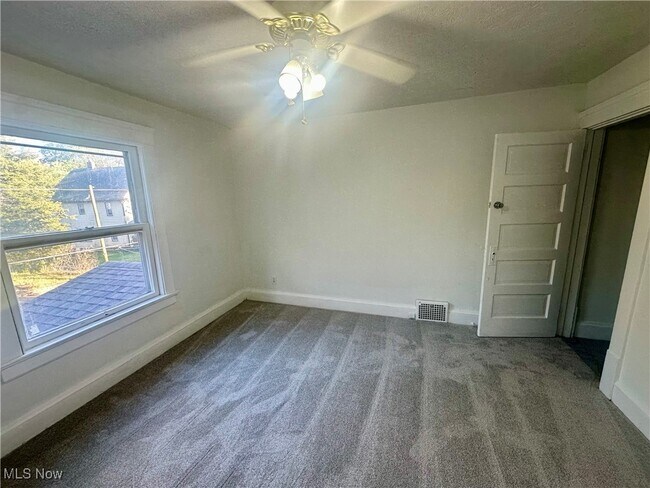 Building Photo - 162 Westwood Ave