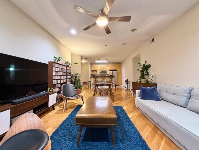 Building Photo - 83 Monroe St