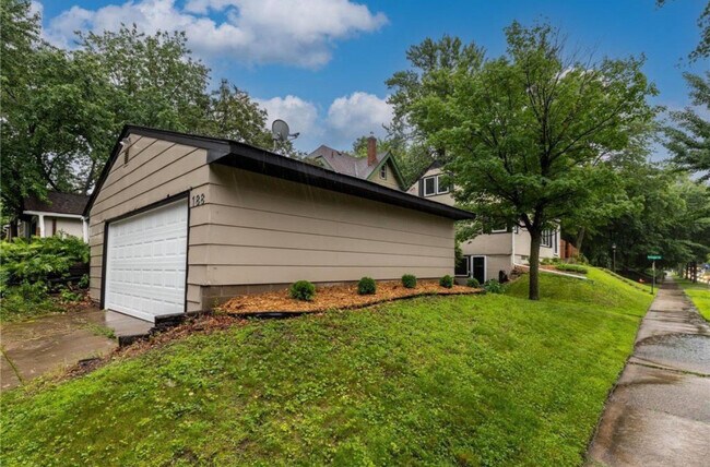 Building Photo - 188 Cleveland Ave S