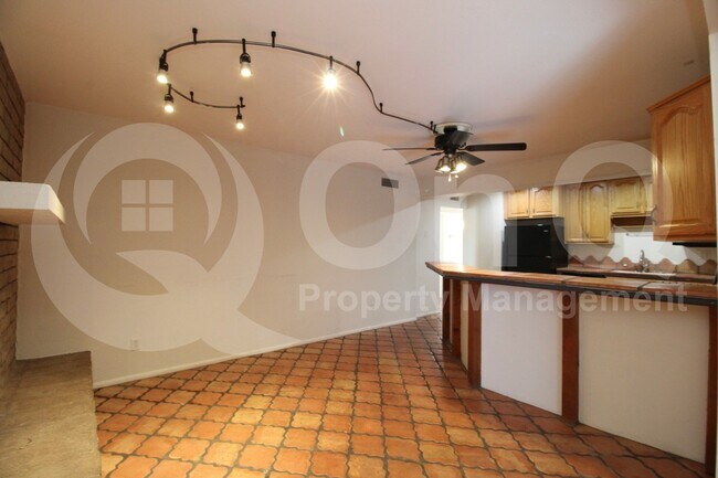 Building Photo - 1623 E Palmcroft Dr