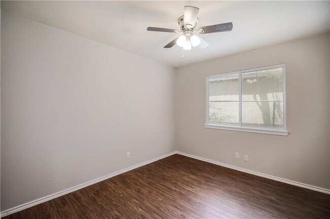 Building Photo - 3300 Reta Cove