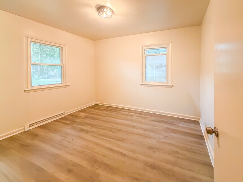 Building Photo - 2235 N Whitehill Dr