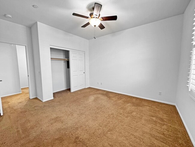 Building Photo - Spacious 3Bd/3.5Ba Home With All Primary B...