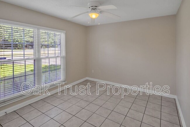 Building Photo - 874 Colony Dr