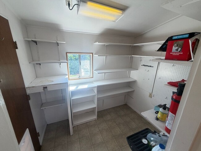 Building Photo - Spacious 4 Bedroom | 3 Bathroom | House in Curtis Park