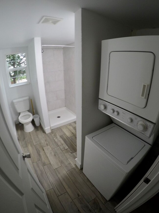 Building Photo - recently remodeled and upgraded!