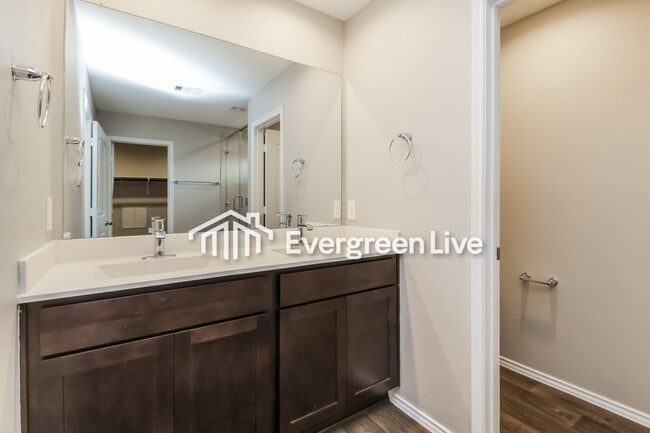 Building Photo - 9913 Gln Brk Ln