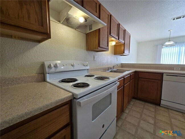 Building Photo - 2808 Leroy Cir