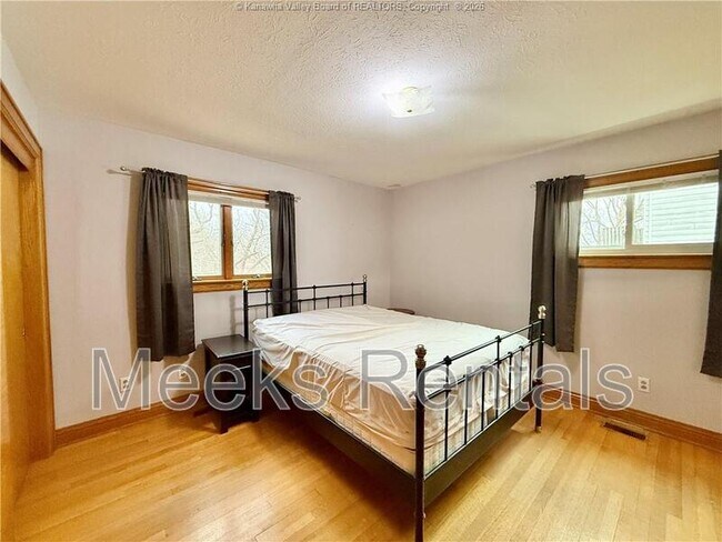 Building Photo - 3013 Ridgeview Dr