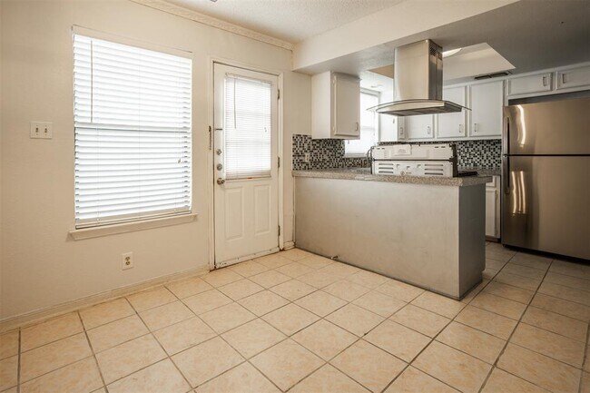 Building Photo - 7800 Northcrest Blvd