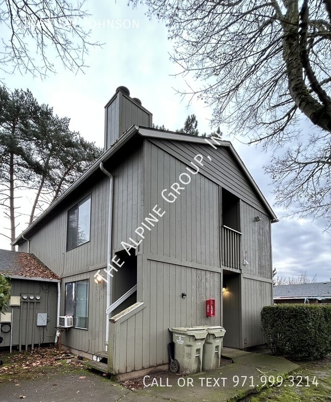 Building Photo - Top Floor Two Bedroom