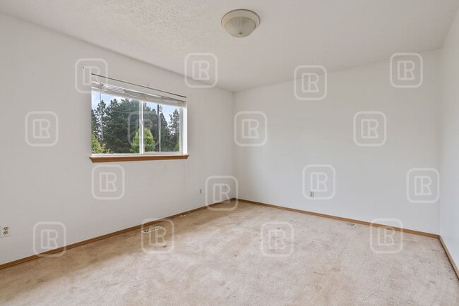 Building Photo - 23713 E Maxwell Ave