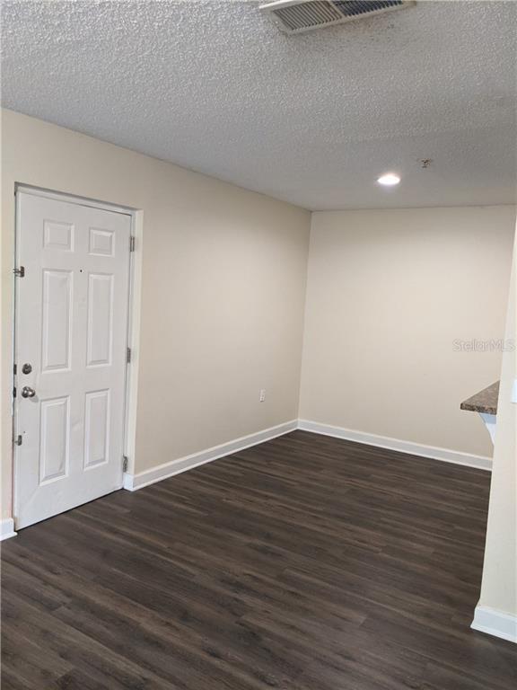 Building Photo - 2025 Dixie Belle Dr