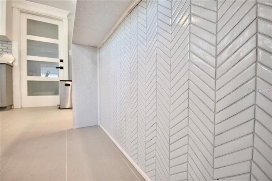 Building Photo - 658 64th Ave S