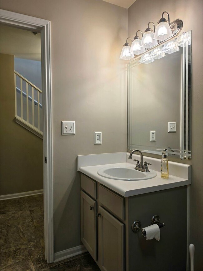 Building Photo - Gulf Shores town home with garage