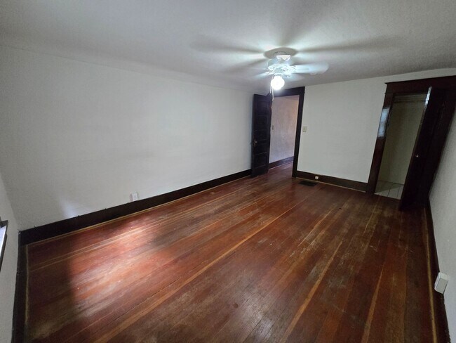 Building Photo - South Hill Home!! Available Now!