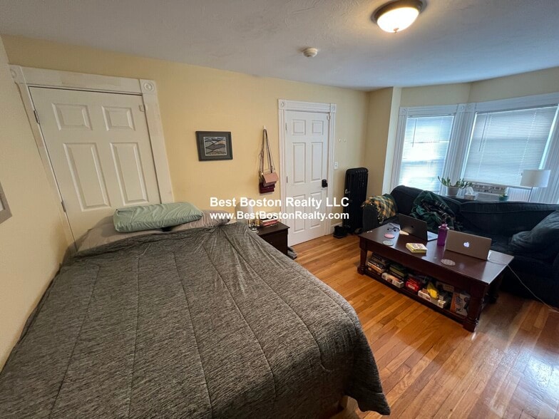 Building Photo - 5-7 Blake St. Unit 4