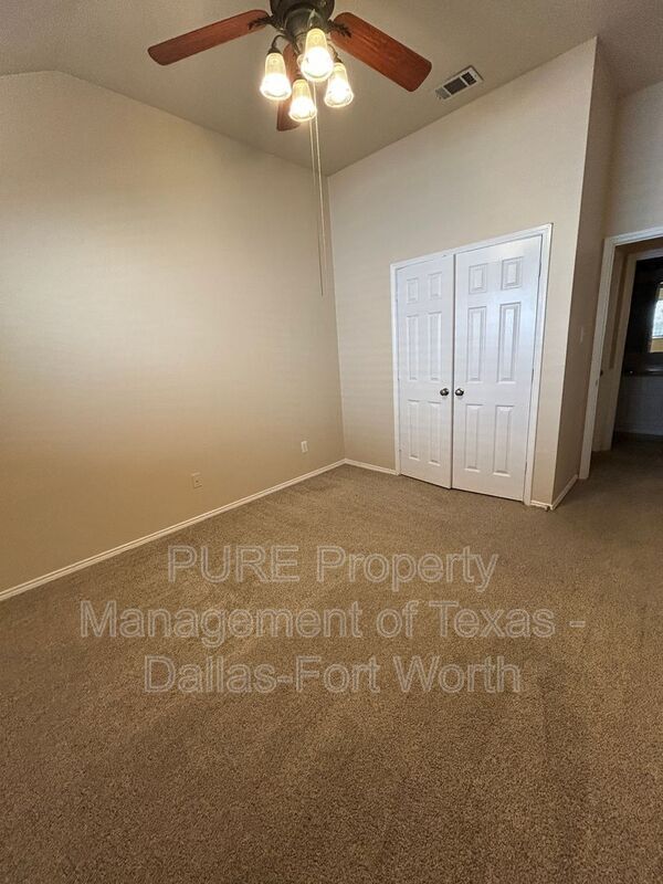 Building Photo - 7628 Hollow Forest Dr