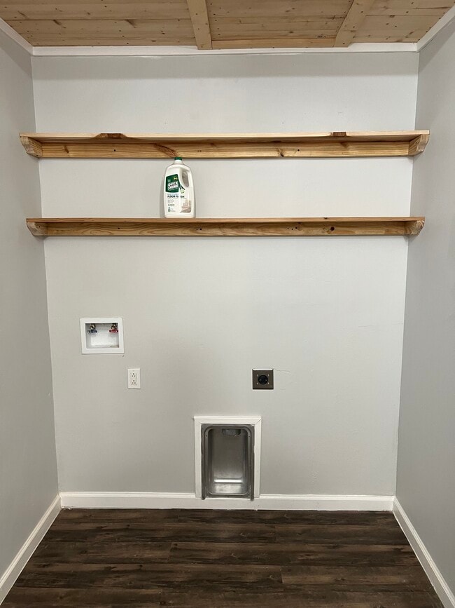 Building Photo - 605 N 12th St