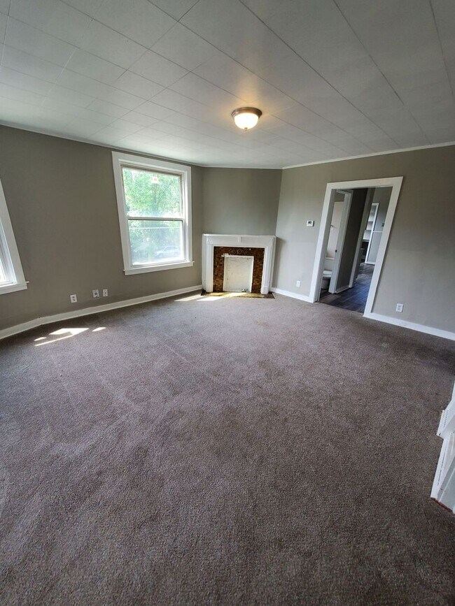 Building Photo - 2201-2203 N 32nd St. (Duplex)(ACE PROPERTY)