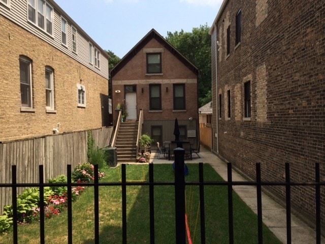 Primary Photo - 2035 N Winchester Ave