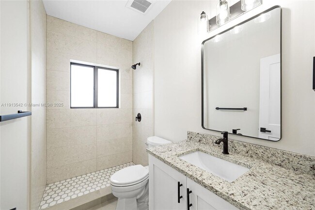 Building Photo - 4309 E 8th Ct