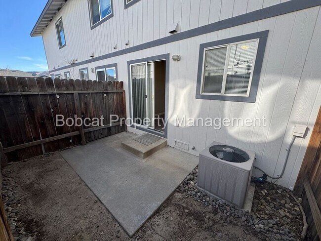 Building Photo - 3919 Pheasant Dr