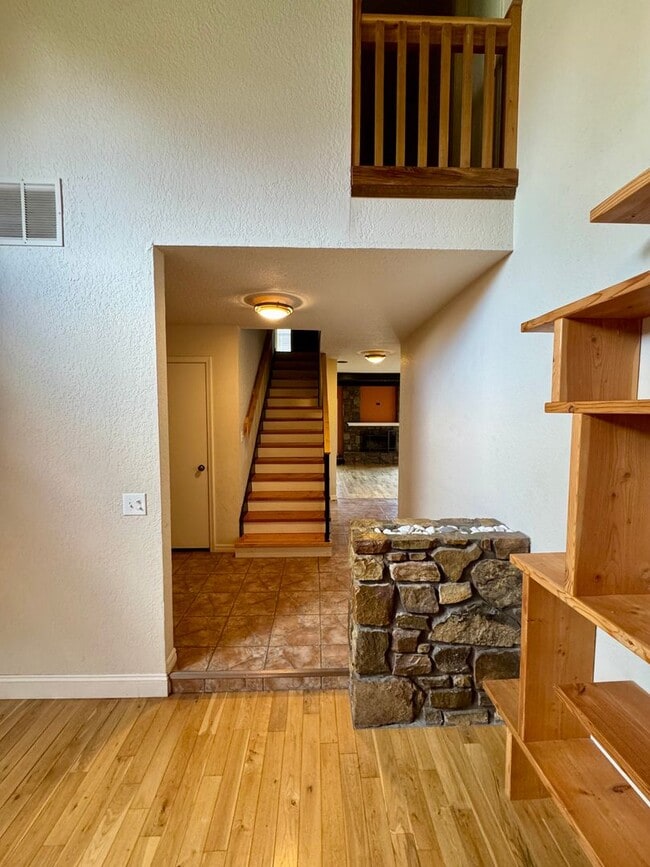 Building Photo - 3 Bedroom 2.5 Bath total 2,448 Square feet