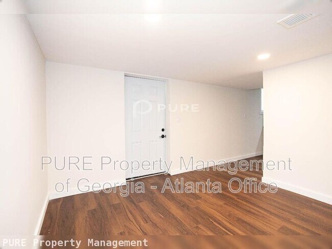 Building Photo - 1138 Gerald Pl SW