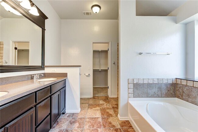 Building Photo - 2405 SW 137th St