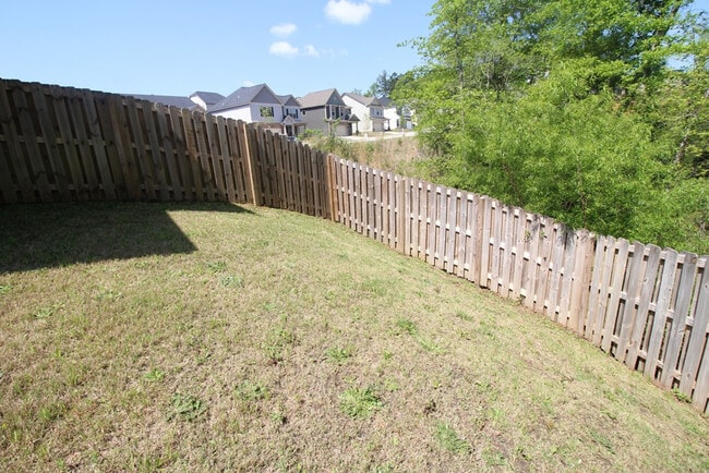 Building Photo - 833 Erika Ln