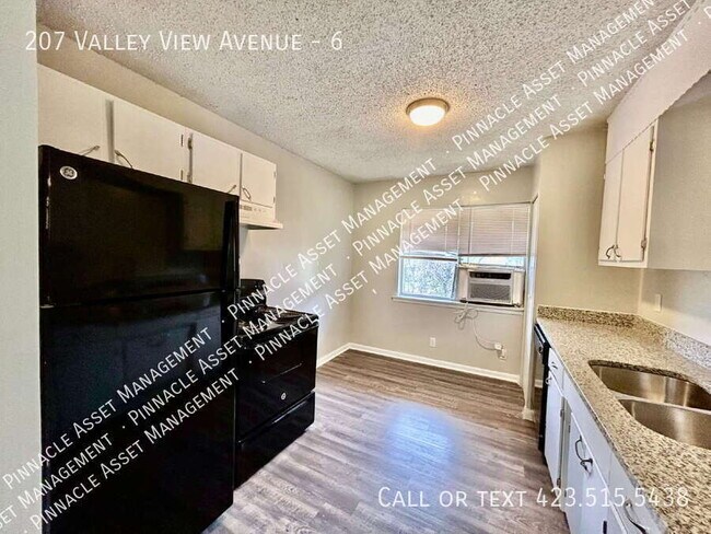 Building Photo - 207 Valley View Ave