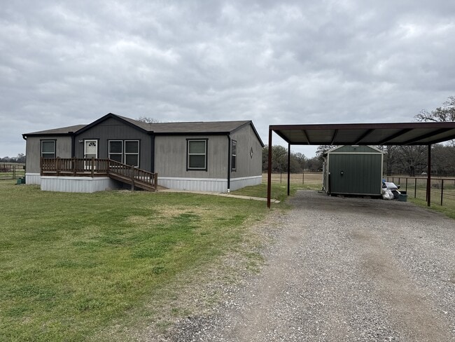 Building Photo - 894 FM 1395