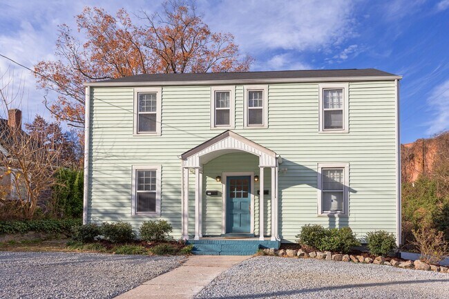 Building Photo - Available Now - Adorable and Spacious!  2 ...