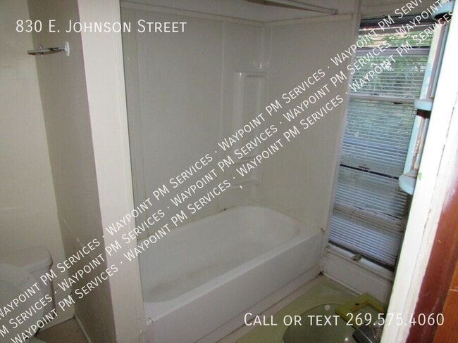 Building Photo - 830 E Johnson St