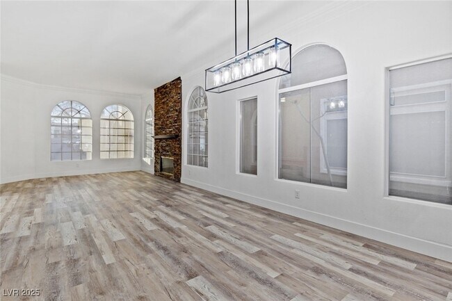 Building Photo - 4630 Laguna Vista St
