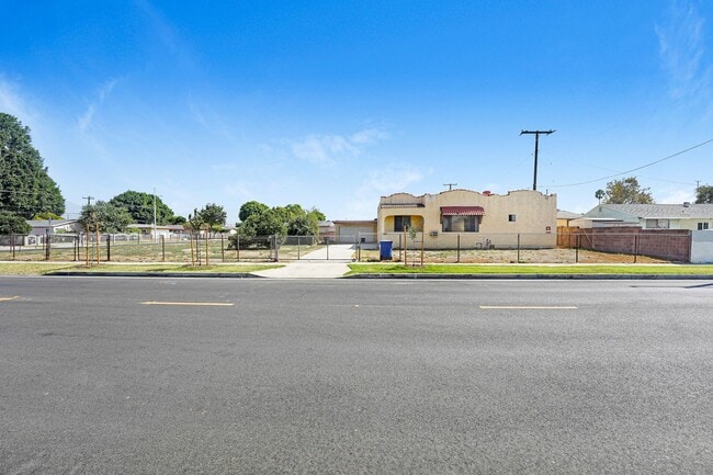 Building Photo - Beautiful SFR 3 BD| 2 Bath