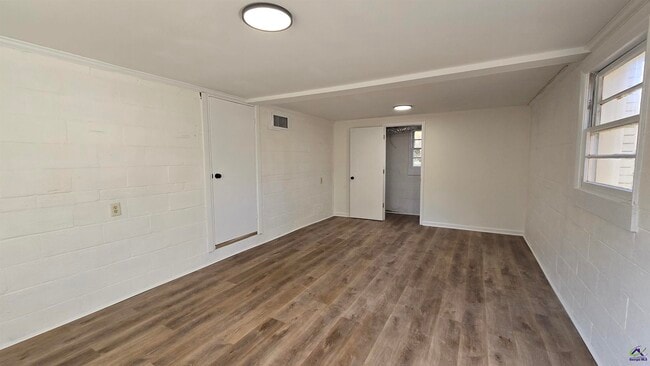 Building Photo - 101 Vivian Dr