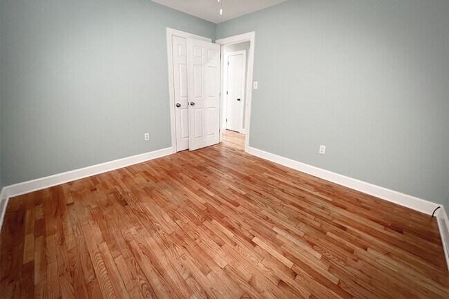 Building Photo - 46 Cardinal Dr S